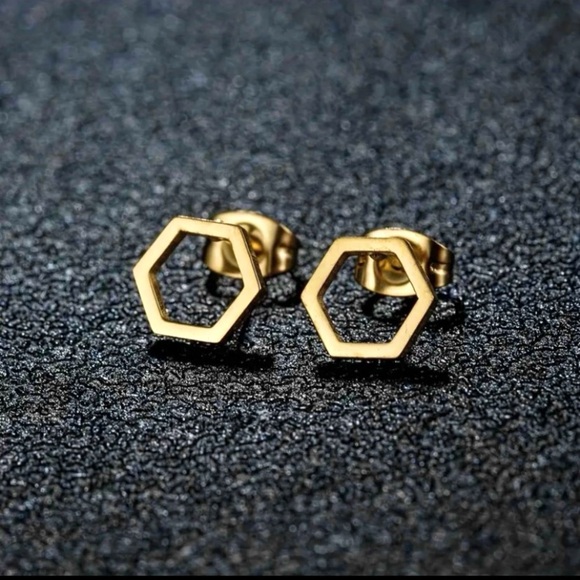 BOGO! Dainty open Hexagon stud
Earrings in Color Gold - NEW Boutique - Picture 4 of 6